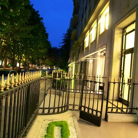 The Studio Champs Elysees Parigi